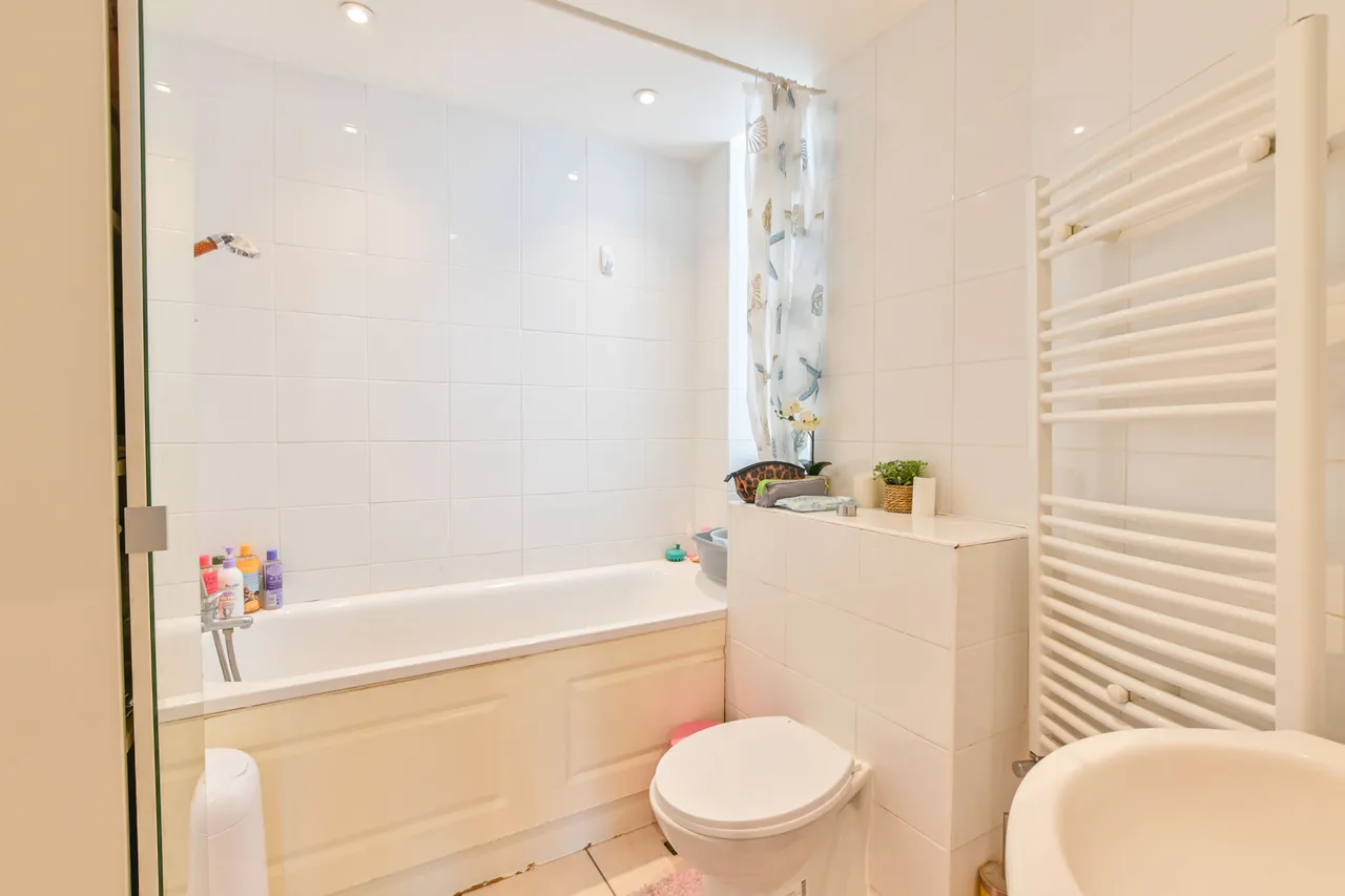 93 Peters Court, Porchester Road, London, photo 7