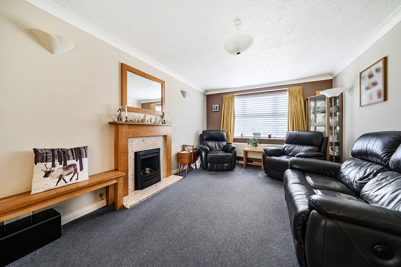 Cranham Avenue, Billingshurst, RH14, photo 2