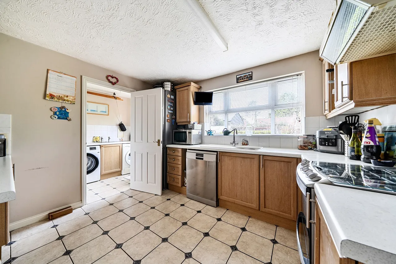 Cranham Avenue, Billingshurst, RH14, photo 7