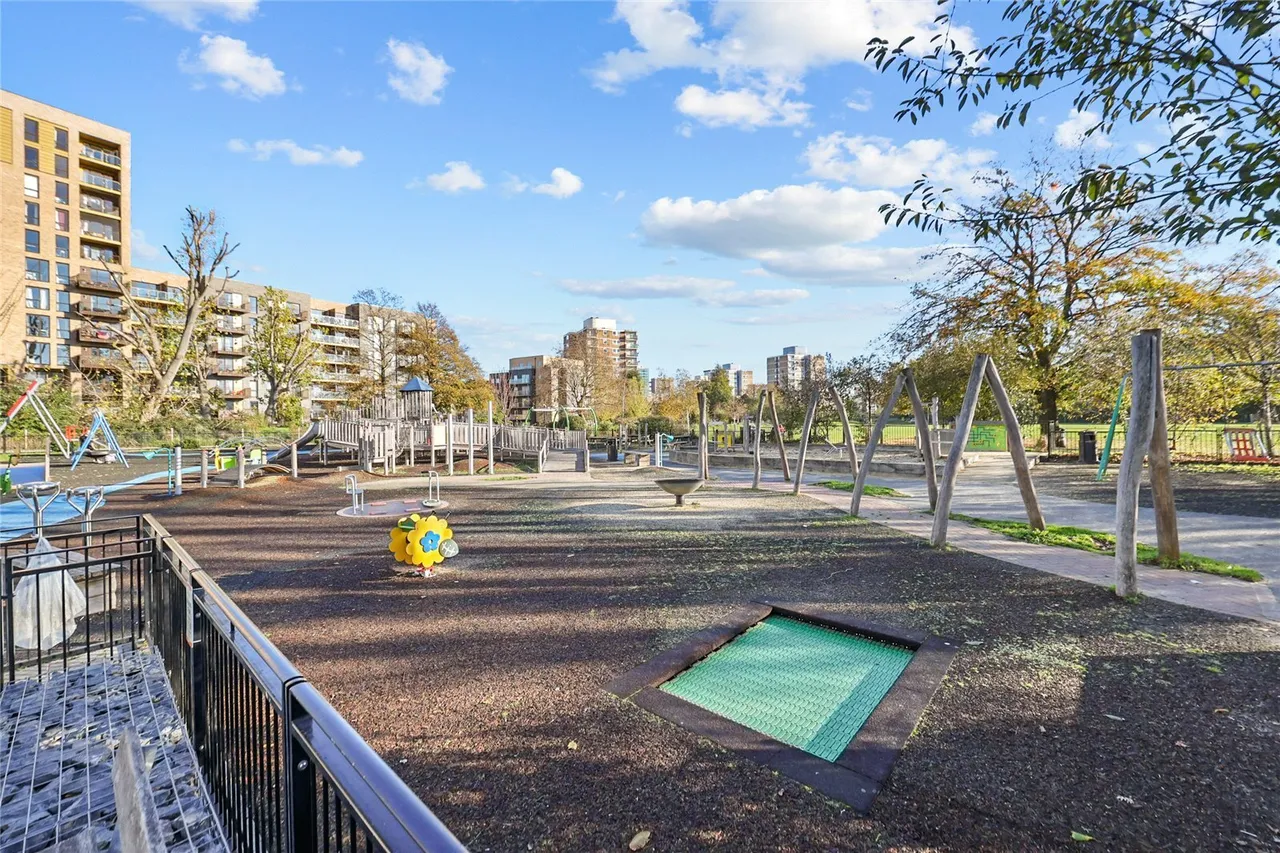 Ursula Gould Way, London, E14, photo 30