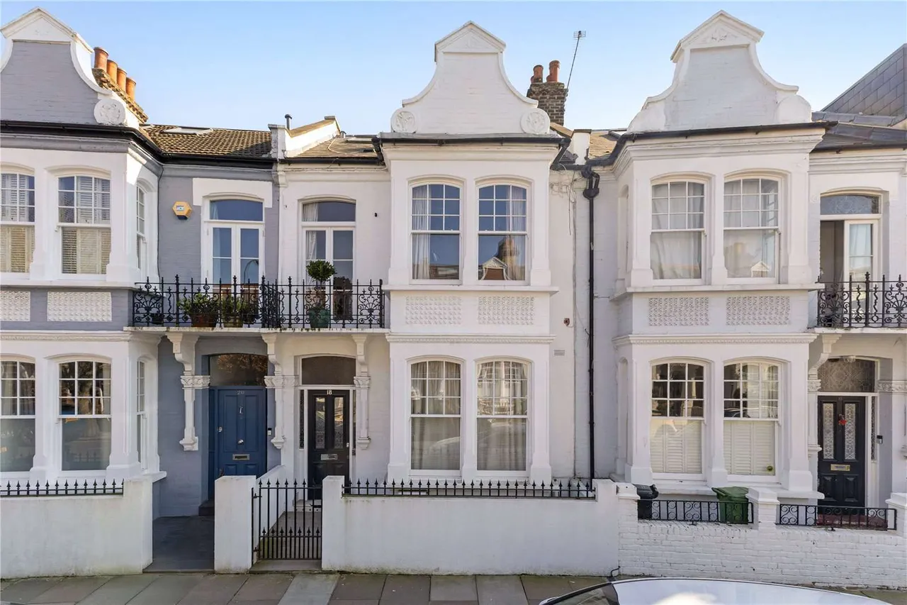 3 bed flat for sale — Harbledown Road, Fulham, London, SW6 5TP