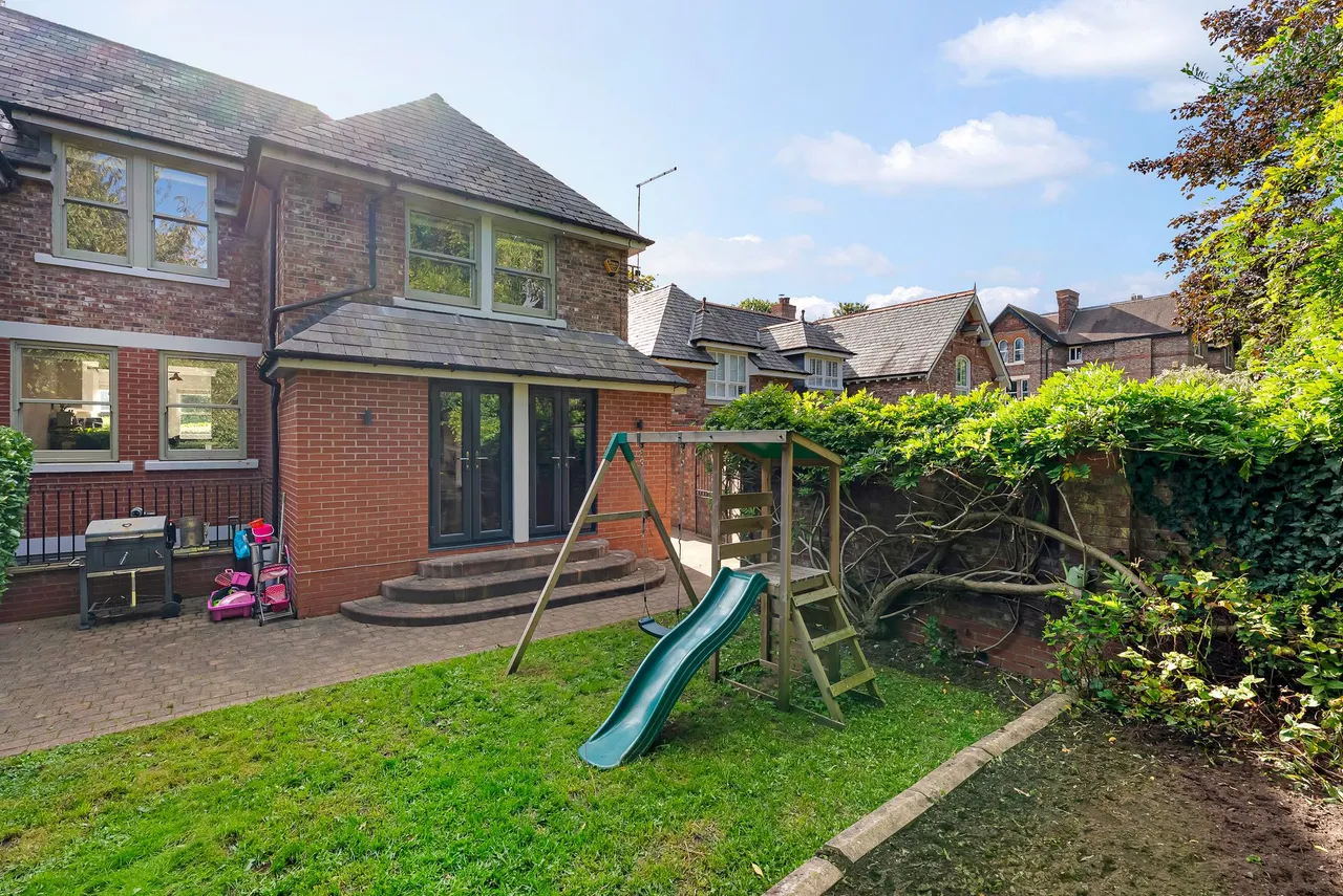 Court Lakeside Road, Lymm, photo 37