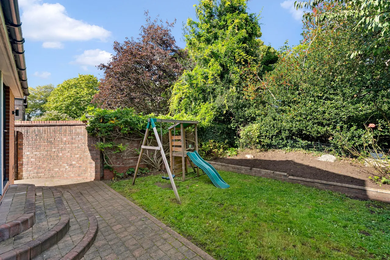 Court Lakeside Road, Lymm, photo 36