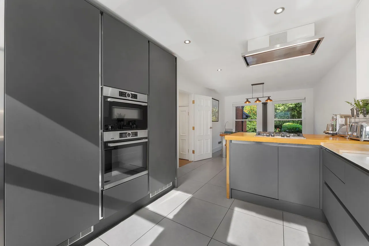 Court Lakeside Road, Lymm, photo 9
