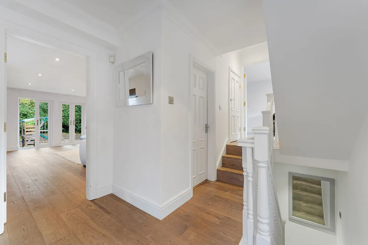 Court Lakeside Road, Lymm, photo 14