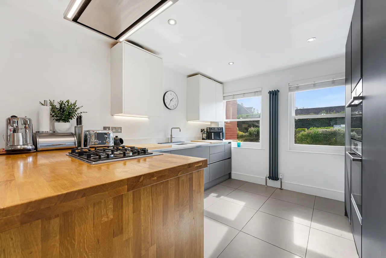 Court Lakeside Road, Lymm, photo 5