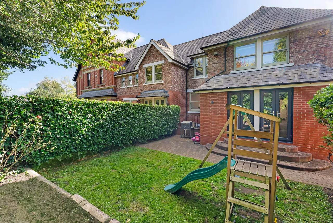 Court Lakeside Road, Lymm, photo 38