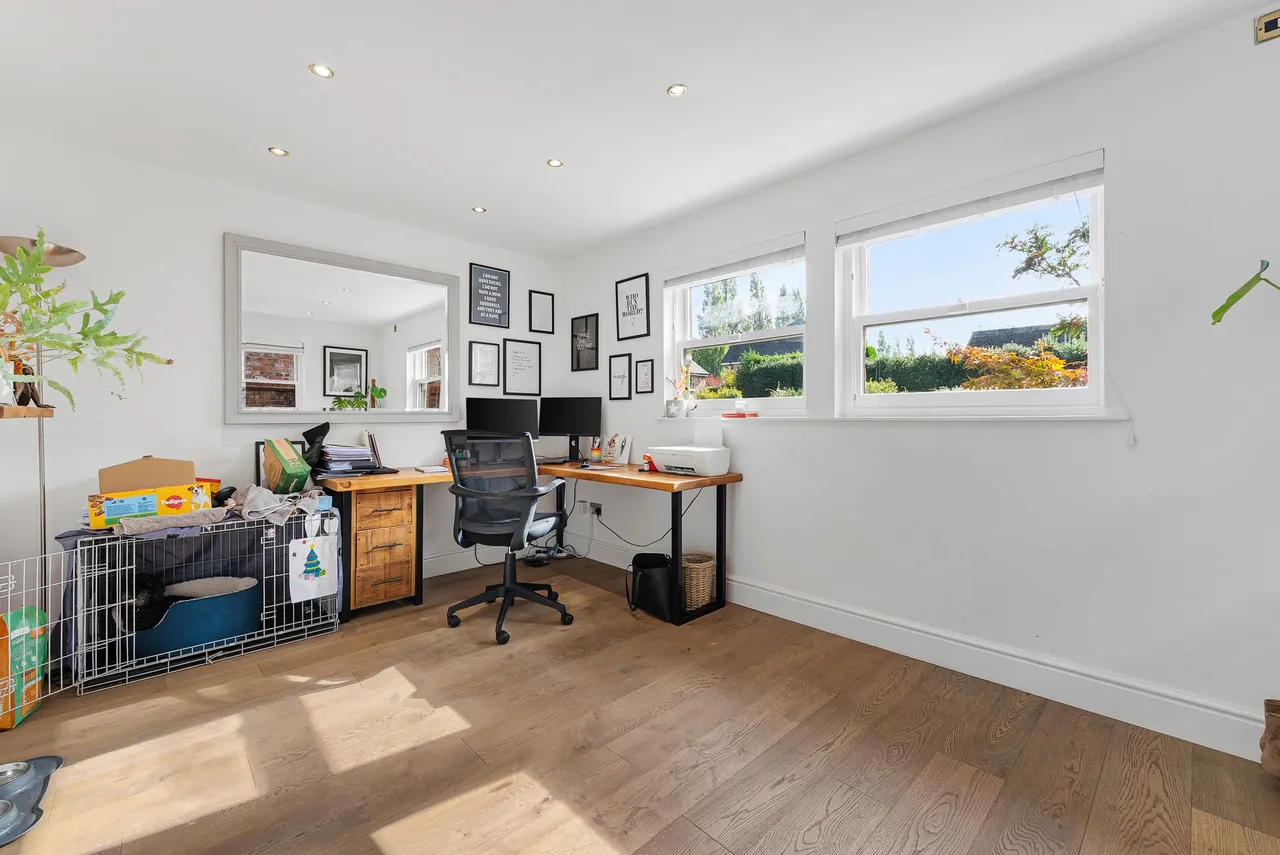 Court Lakeside Road, Lymm, photo 16