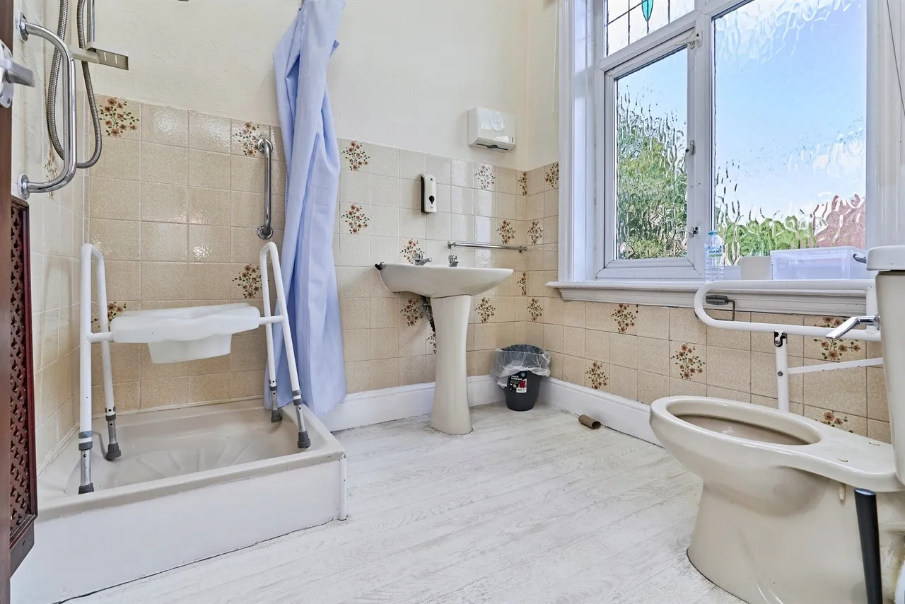 Banks Street, Willenhall, WV13, photo 14