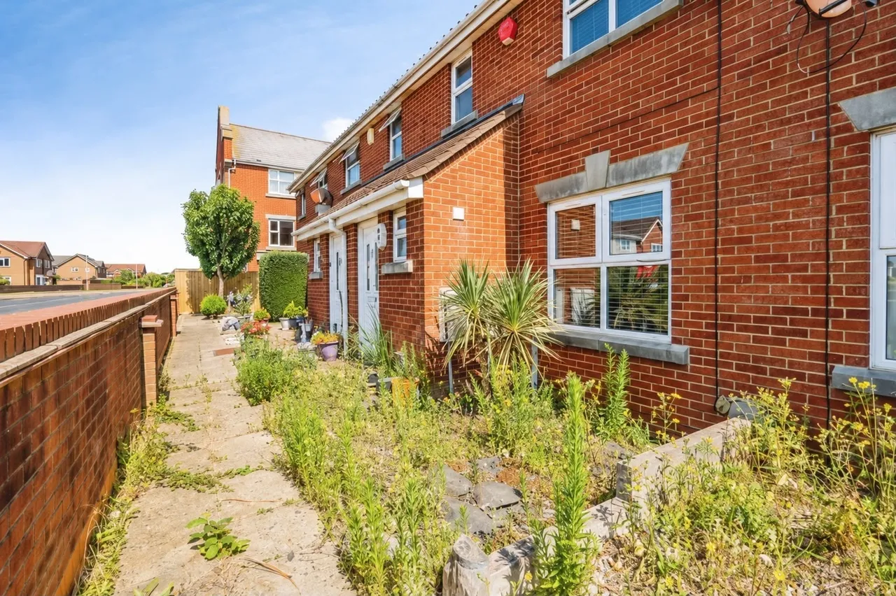 3 bed house for sale — Salvador Close, Eastbourne