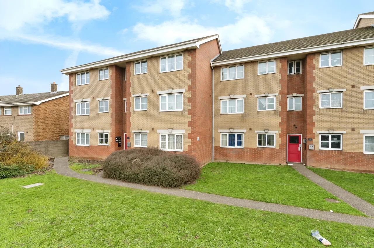 2 bed flat for sale, Dunlop Road, Tilbury, RM18