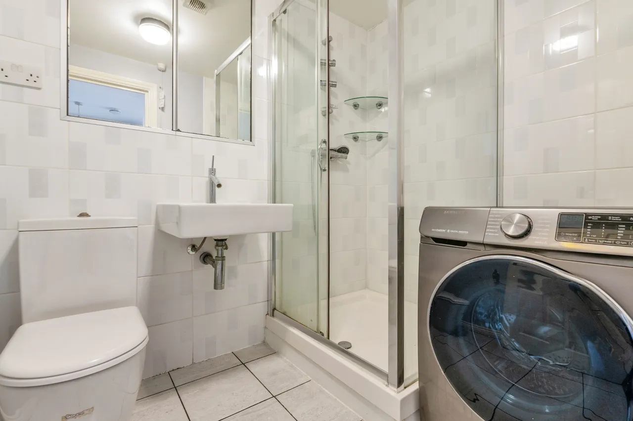 Dunlop Road, Tilbury, RM18, photo 4