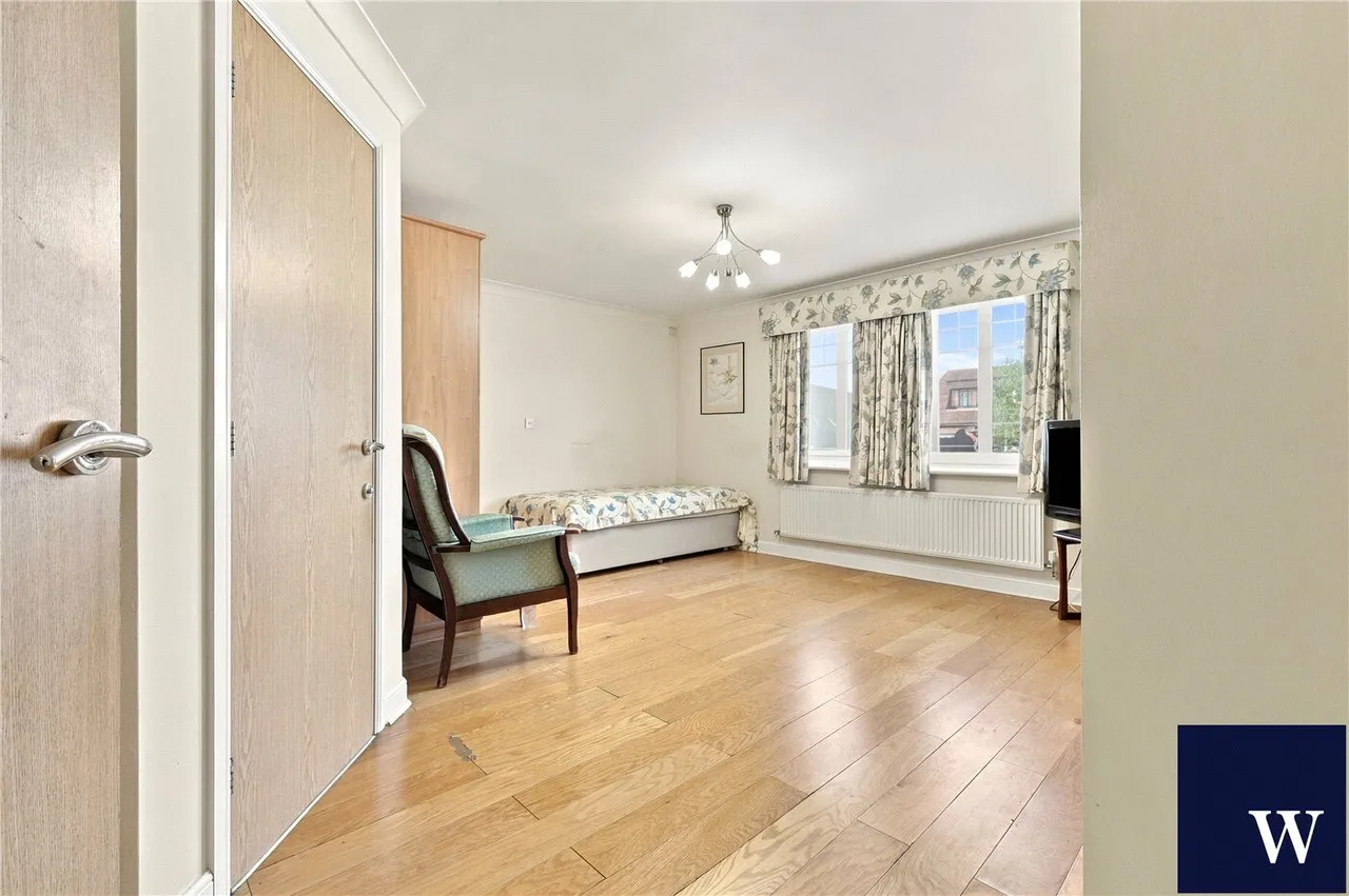 Hendon Lane, Finchley, N3, photo 19