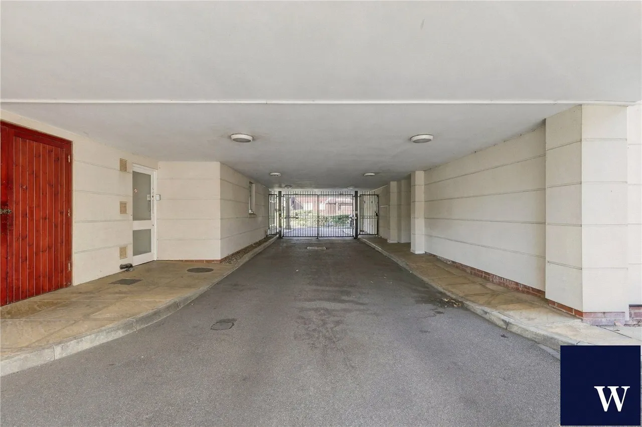 Hendon Lane, Finchley, N3, photo 24