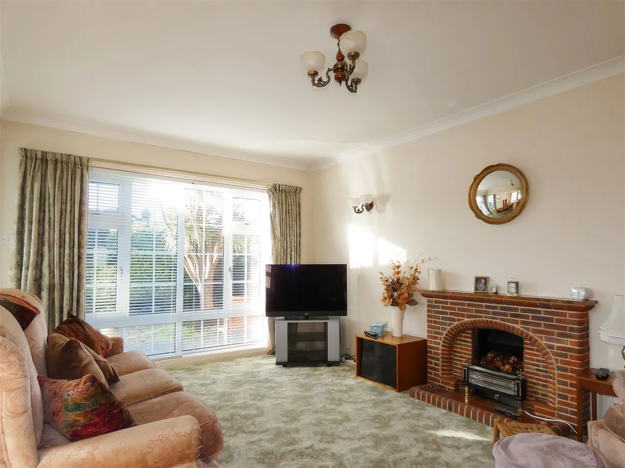 Willow Avenue, Rustington, photo 3