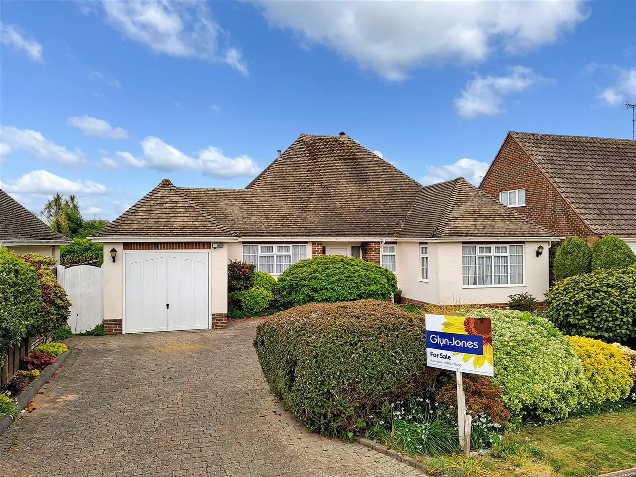 2 bed house for sale, Willow Avenue, Rustington