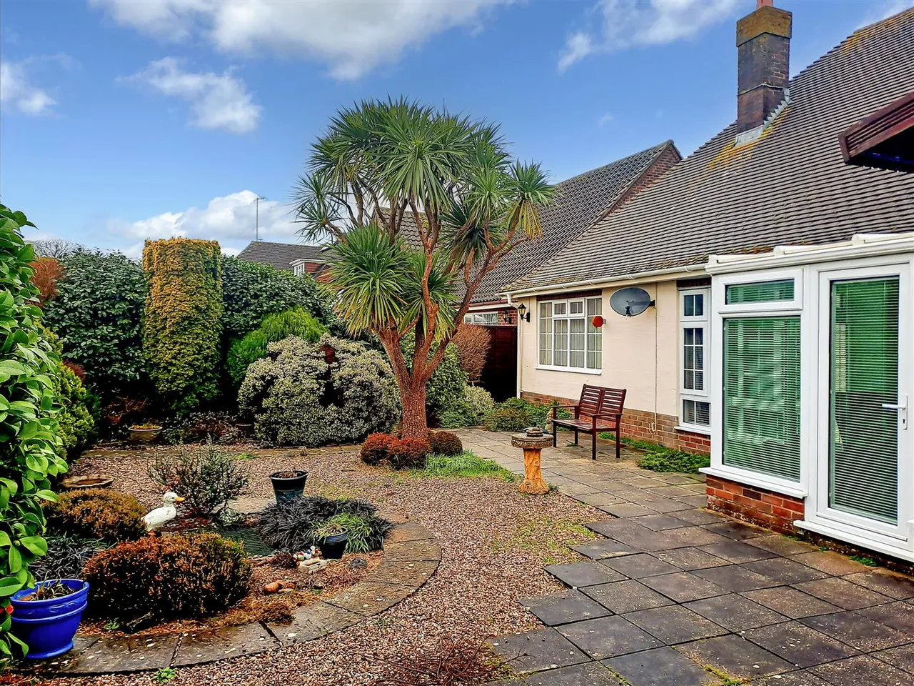 Willow Avenue, Rustington, photo 16