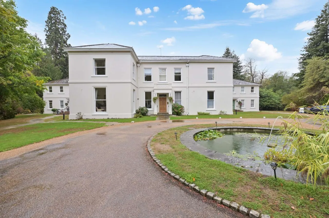 2 bed flat to rent — Wexham Place, Framewood Road, Wexham, Slough, SL2 4QX