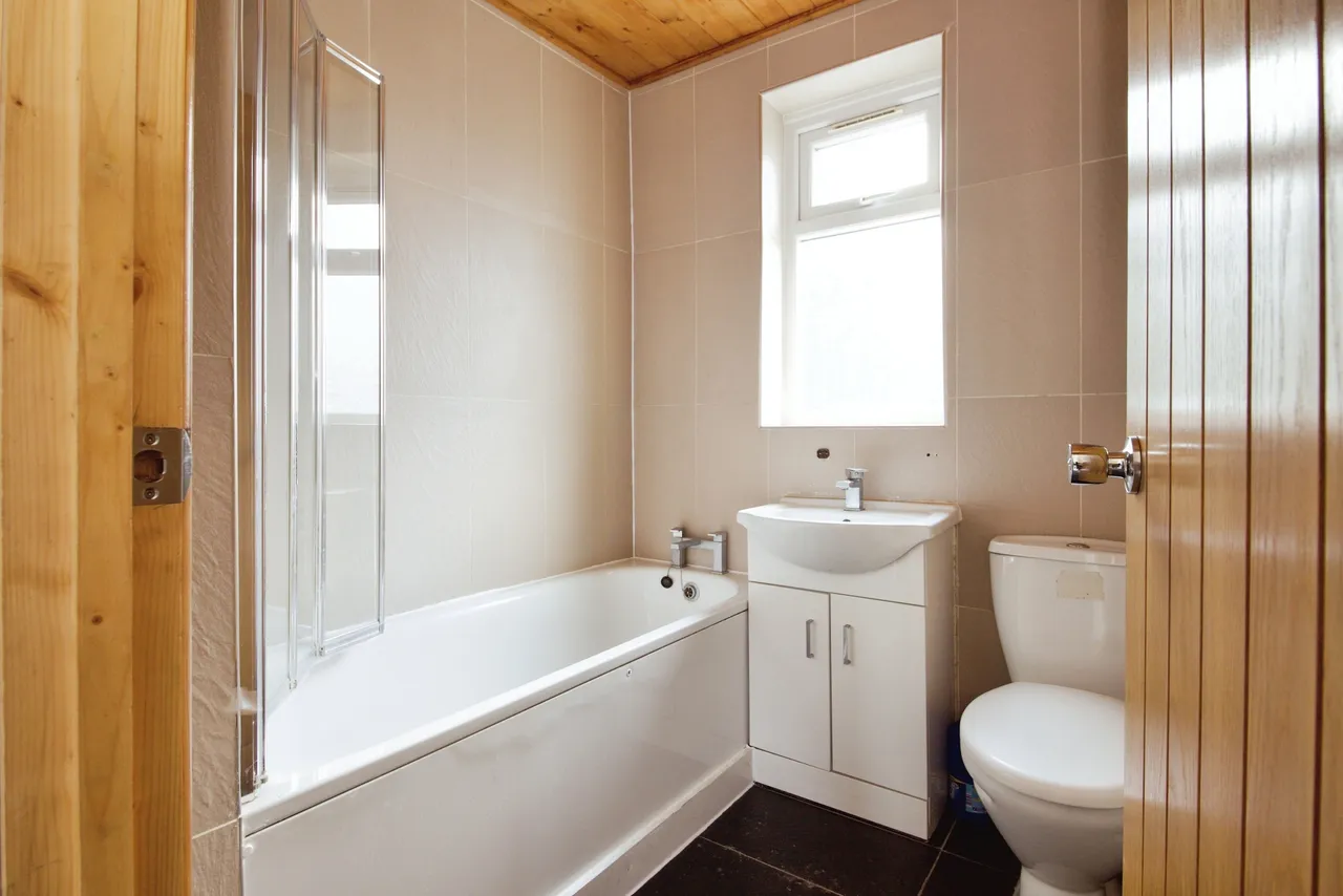 Woodlands Road, London, N9, photo 9