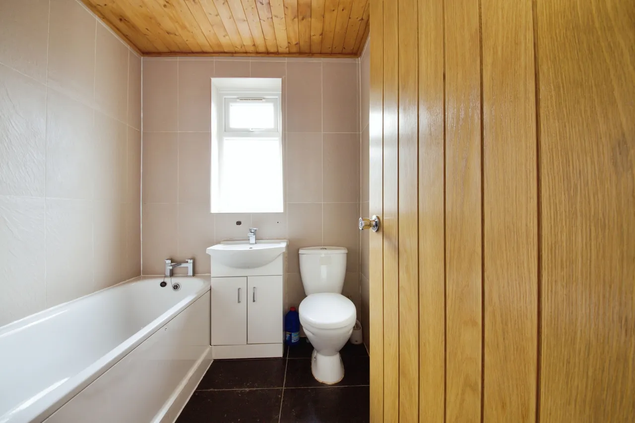 Woodlands Road, London, N9, photo 10
