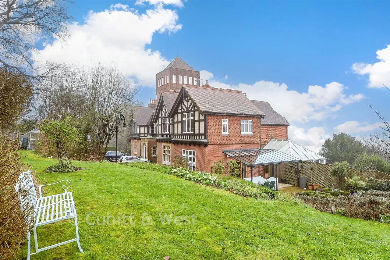 War Coppice Road, Caterham, CR3, photo 5