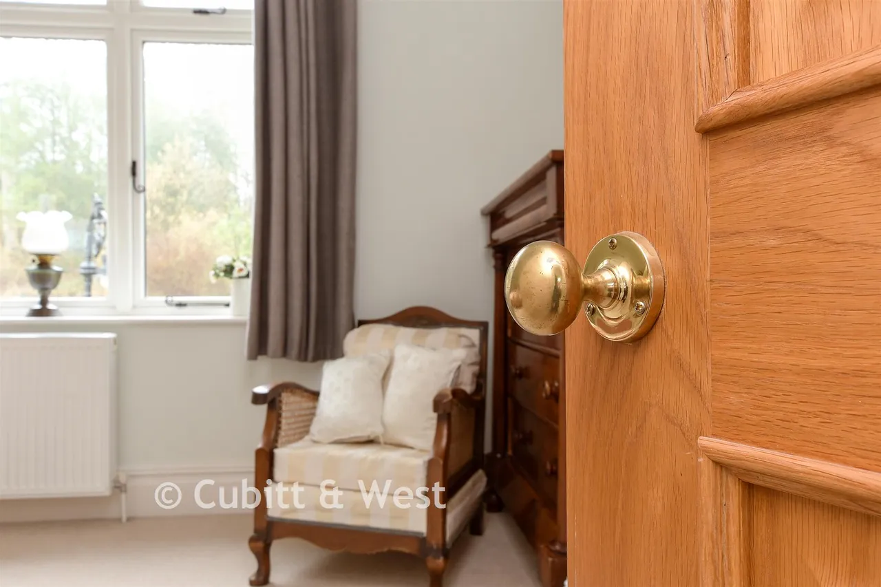 War Coppice Road, Caterham, CR3, photo 17