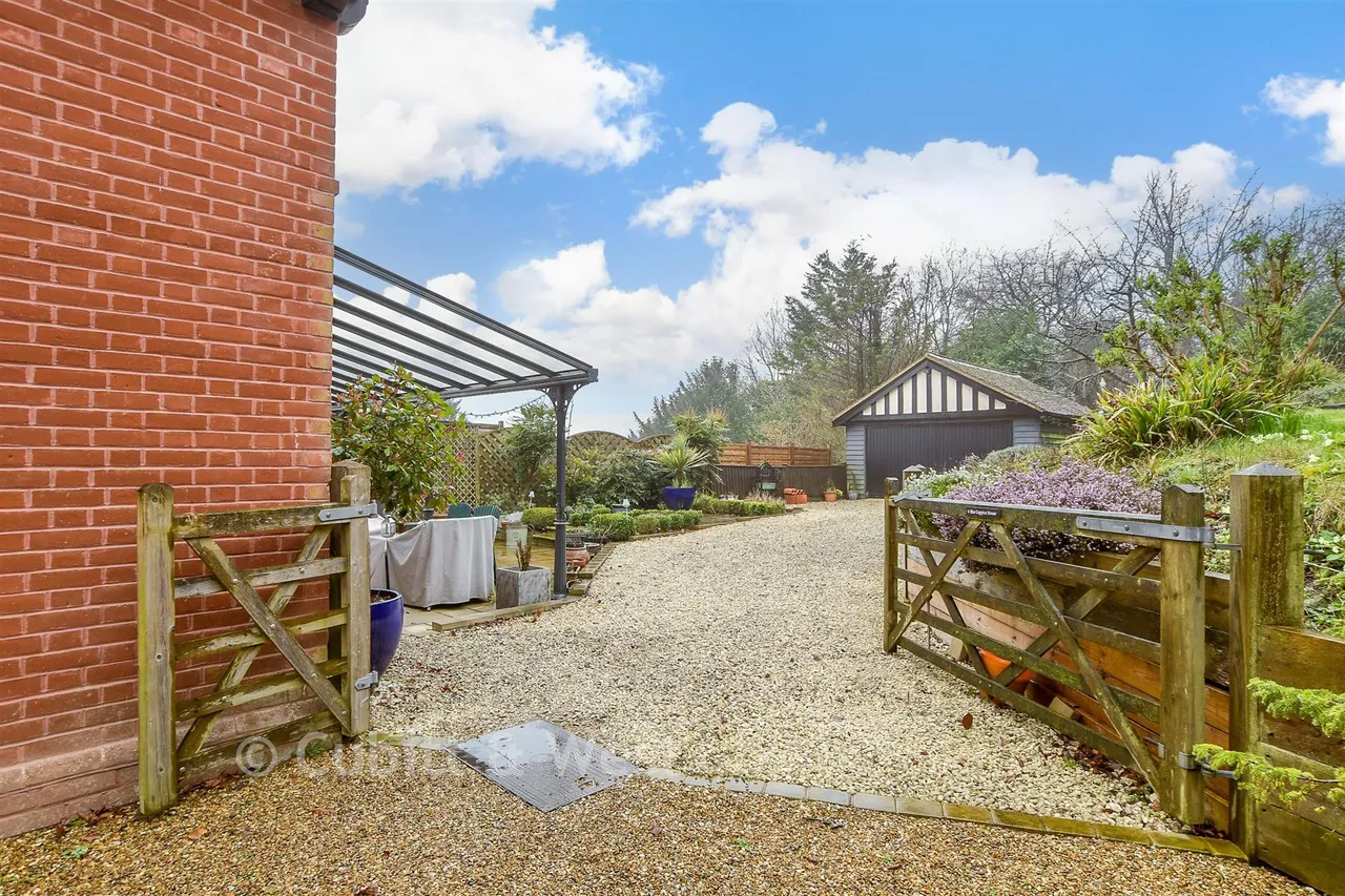 War Coppice Road, Caterham, CR3, photo 7