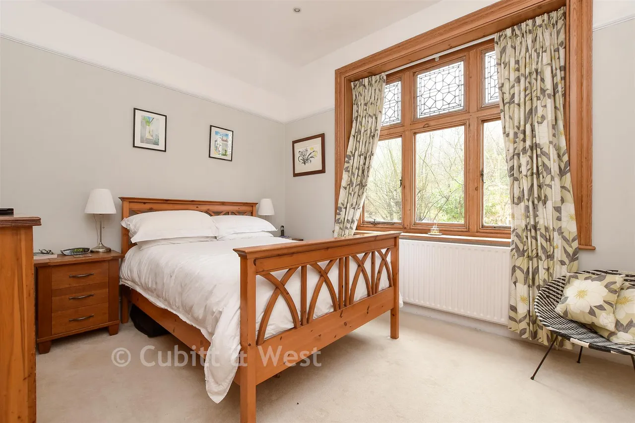 War Coppice Road, Caterham, CR3, photo 4