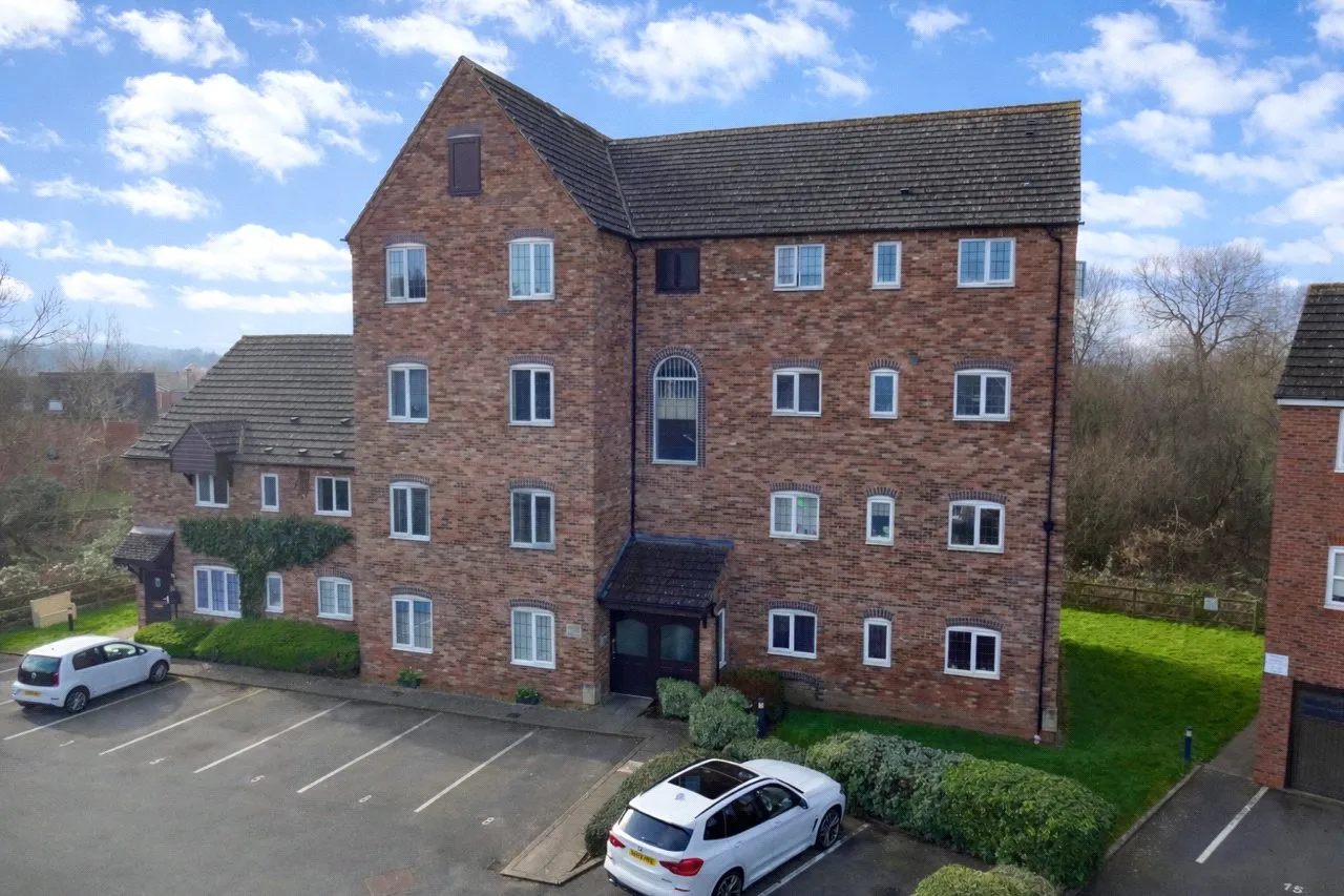 2 bed flat for sale — The Dell, Stourport-on-Severn, Worcestershire, DY13 9GF