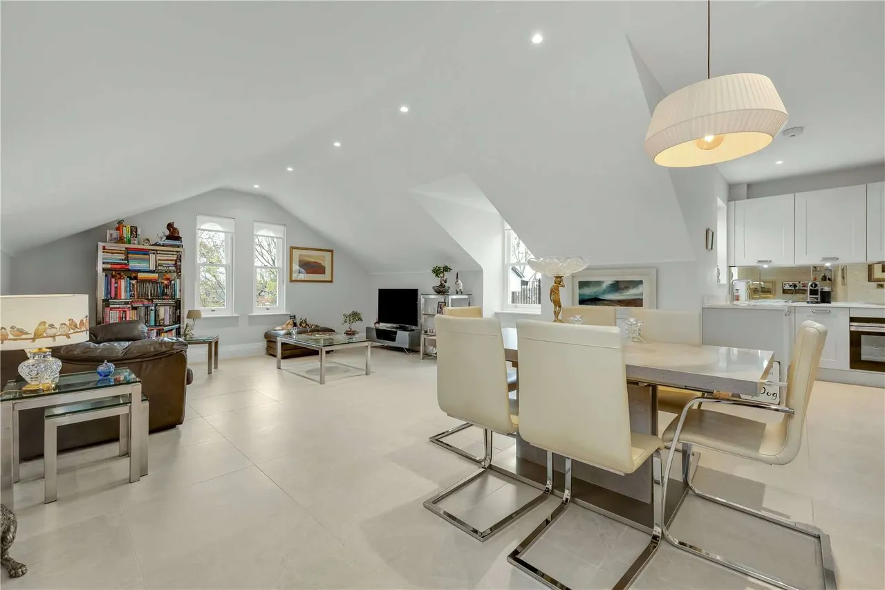 Church Road, East Molesey, Surrey, KT8 9DS, photo 4