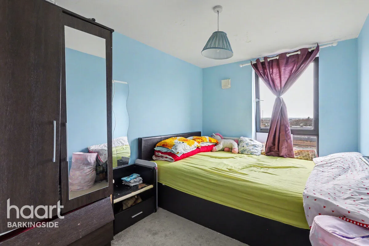 Parham Drive, Gants Hill, IG2, photo 8