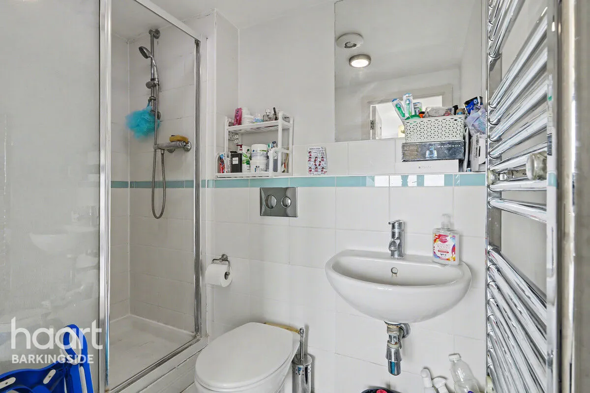 Parham Drive, Gants Hill, IG2, photo 7