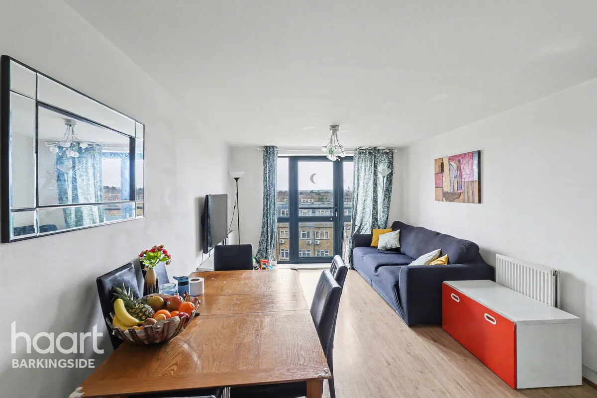 Parham Drive, Gants Hill, IG2, photo 3
