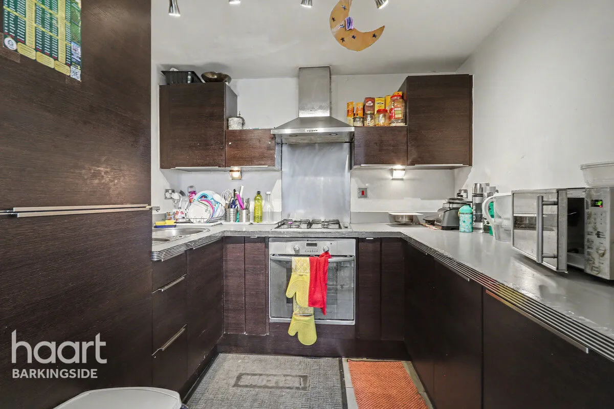 Parham Drive, Gants Hill, IG2, photo 5