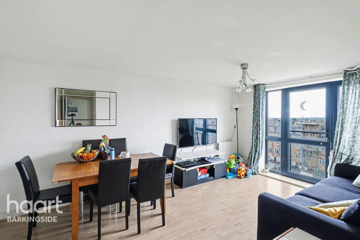 Parham Drive, Gants Hill, IG2, photo 4