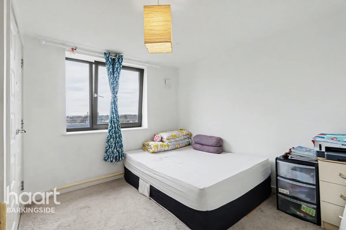 Parham Drive, Gants Hill, IG2, photo 6