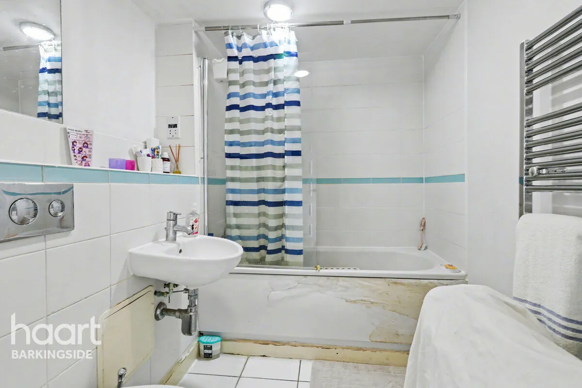 Parham Drive, Gants Hill, IG2, photo 9