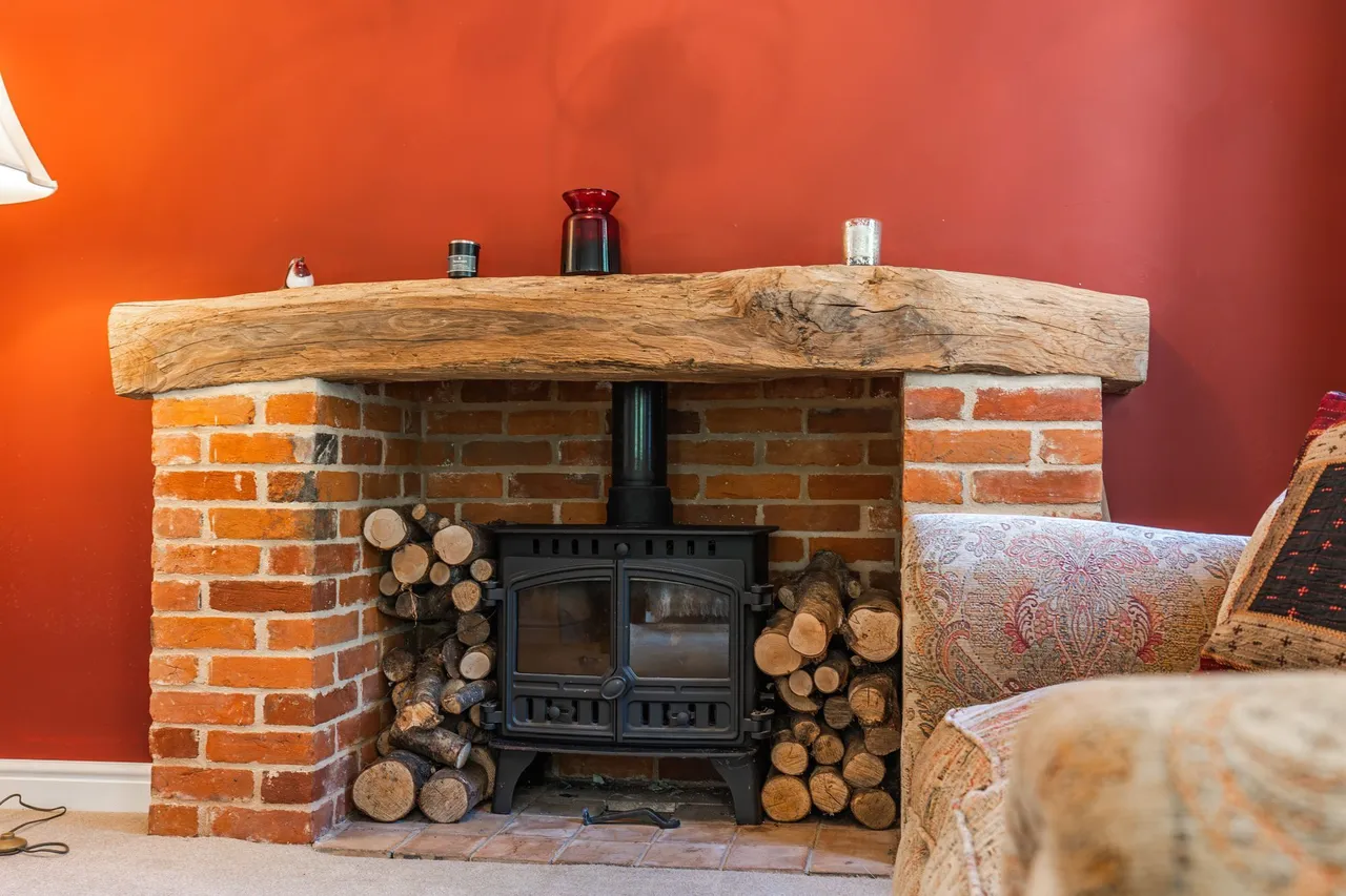 Beautifully Restored Detached Country, photo 10