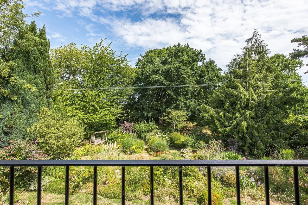 Beautifully Restored Detached Country, photo 14