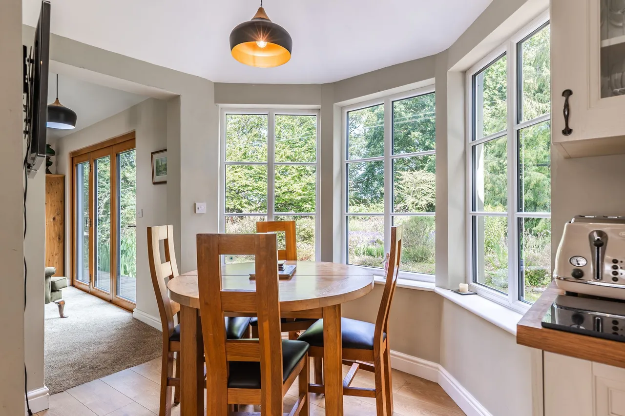 Beautifully Restored Detached Country, photo 7