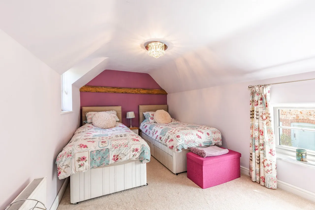 Beautifully Restored Detached Country, photo 16
