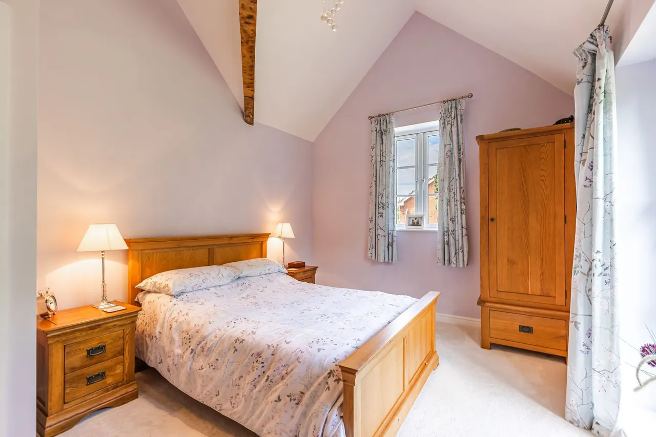 Beautifully Restored Detached Country, photo 12