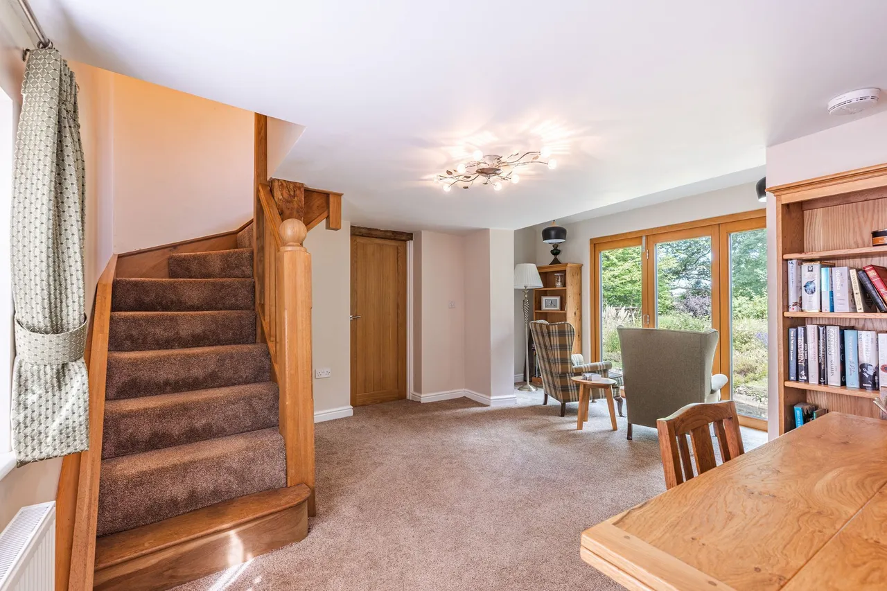 Beautifully Restored Detached Country, photo 8