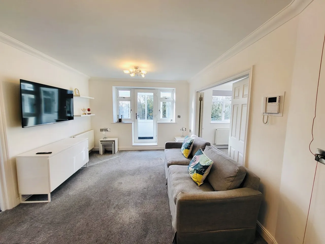 Edgware Way, HA8, photo 3