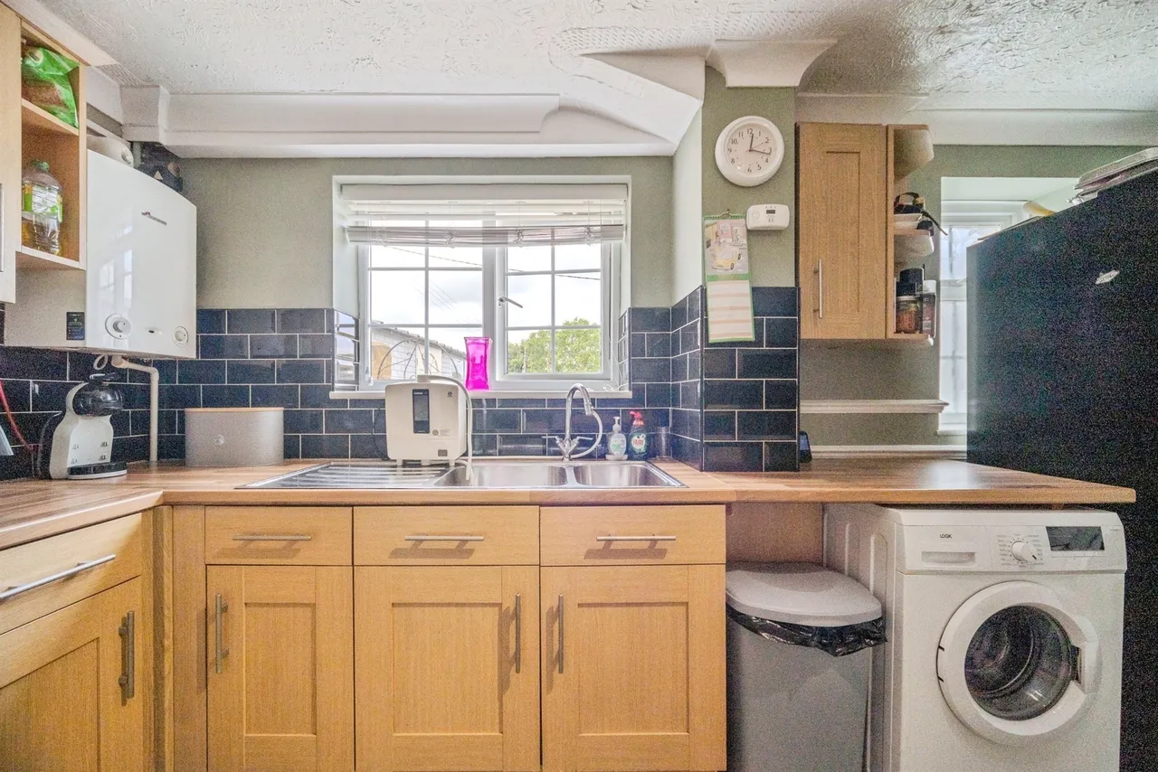 Bettys Close, Newton Longville, MK17, photo 6