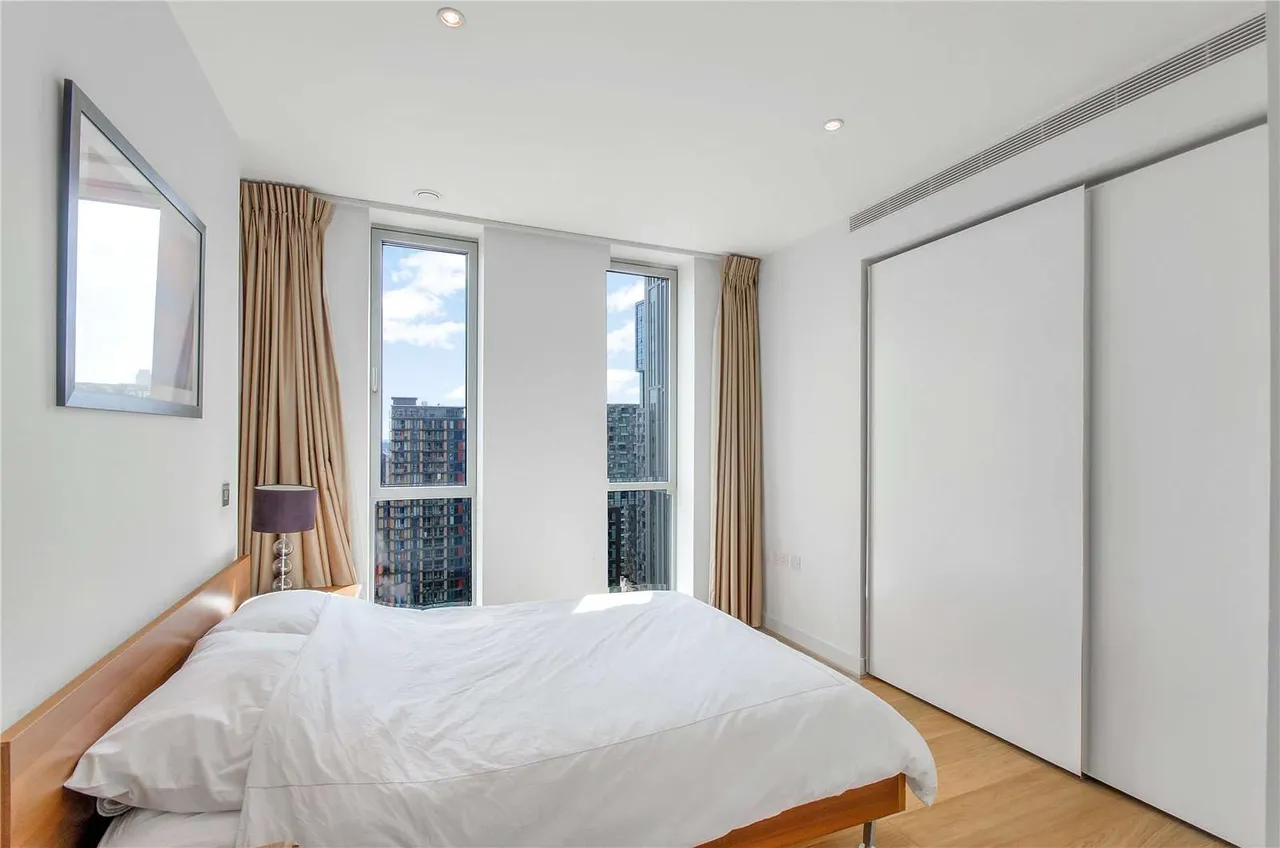 Pan Peninsula Square, Canary Wharf, E14, photo 6