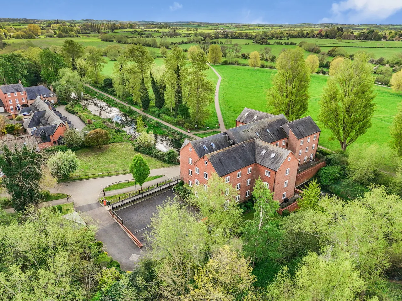 2 bed flat for sale, Willow Lane, Stony Stratford, MK11