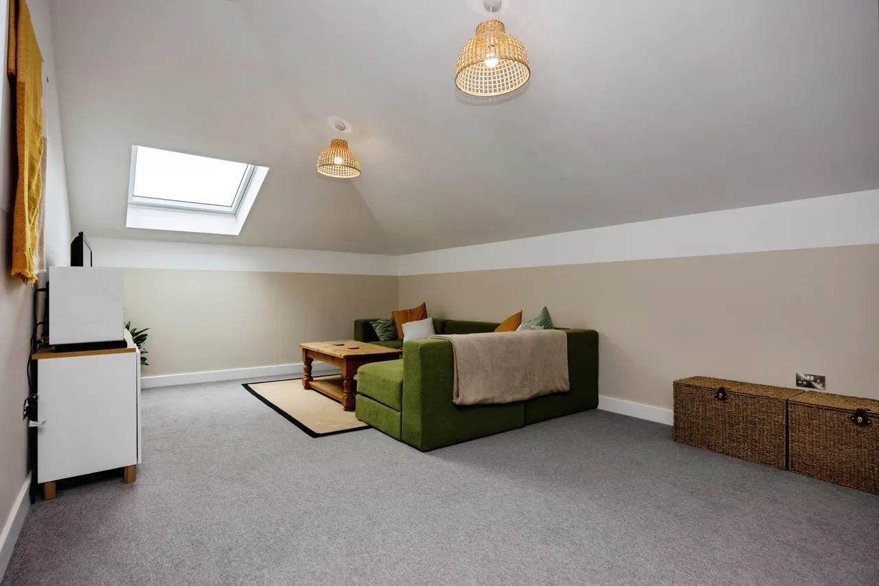 Catteshall Lane, Godalming, GU7, photo 16