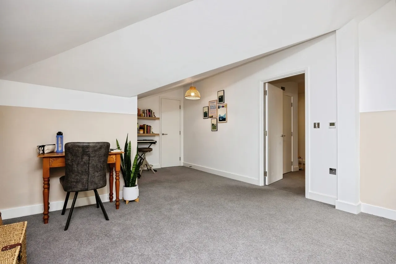 Catteshall Lane, Godalming, GU7, photo 9