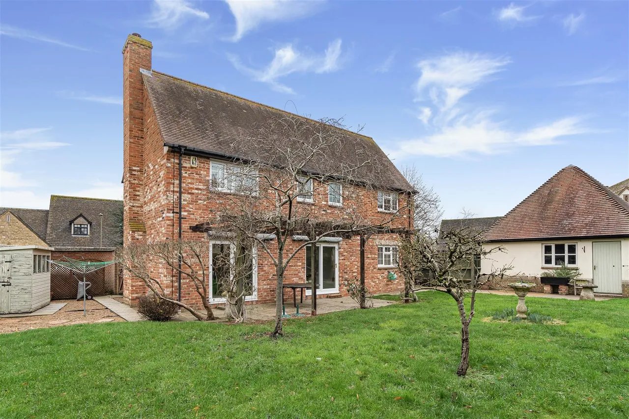 The Woodlands, Chesterton, photo 12